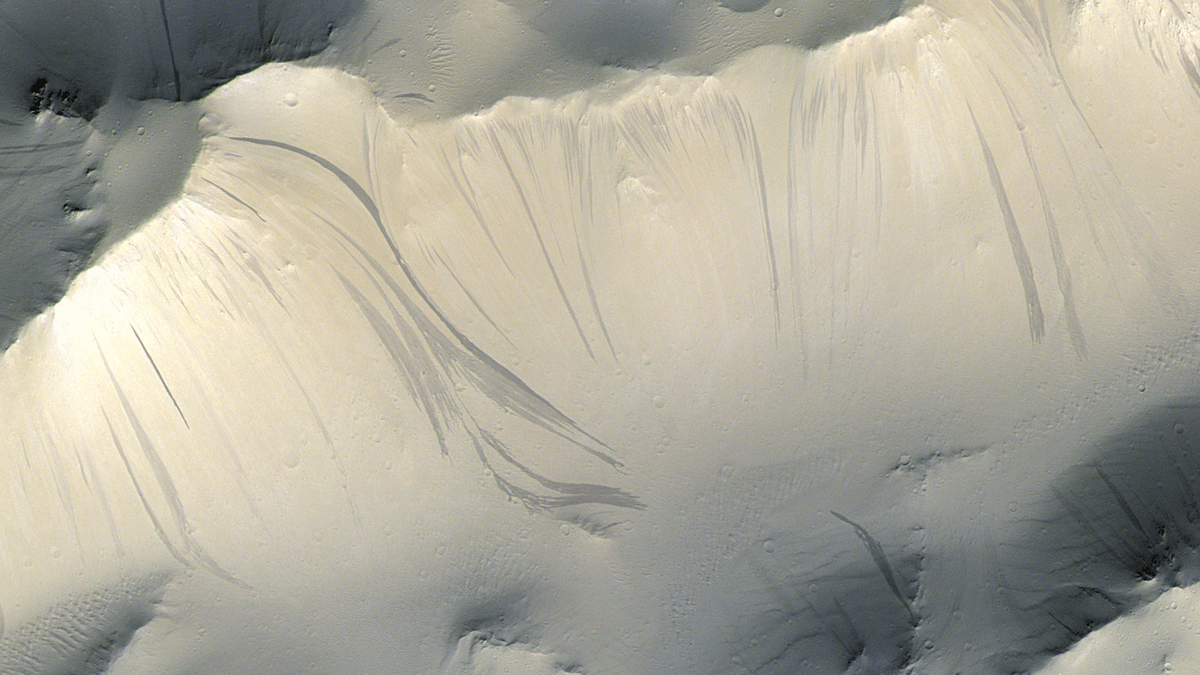 Famous Dark Streaks On Mars May Not Be What We Were Hoping For 7 Famous Dark Streaks On Mars May Not Be What We Were Hoping For 6